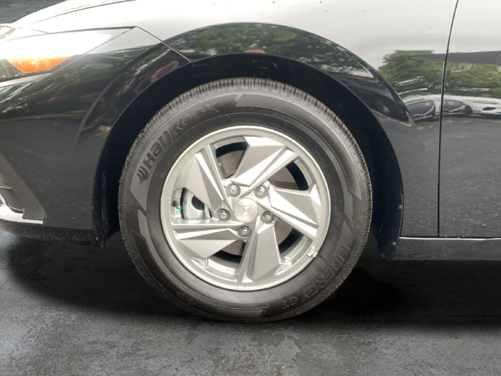 Certified 2026 Hyundai Elantra SE w/ Cargo Package FWD image 46
