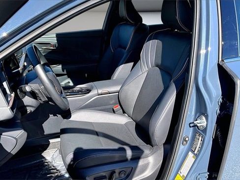 Used 2025 Toyota Crown Signia image 21