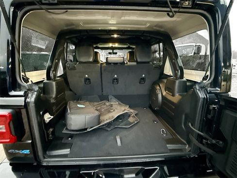 Used 2023 Jeep Wrangler Unlimited Sahara image 29