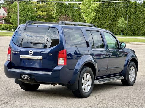 Used 2010 Nissan Pathfinder SE image 5