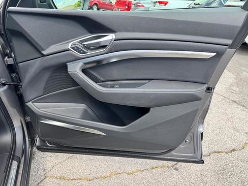 Used 2021 Audi e-tron Premium Plus w/ Premium Plus Package image 25