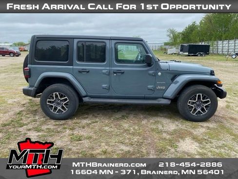 Used 2024 Jeep Wrangler Unlimited Sahara w/ Technology Group AWD/4WD image 1