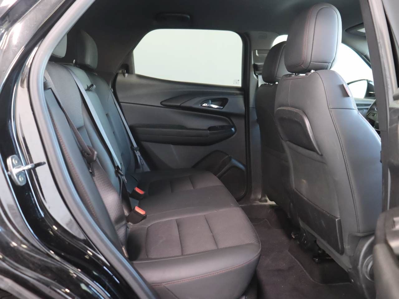 Used 2021 Chevrolet TrailBlazer RS w/ Technology Package FWD image 17