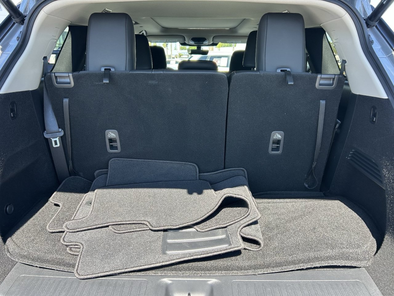 Certified 2027 INFINITI QX60 Luxe w/ Cargo Package FWD image 14