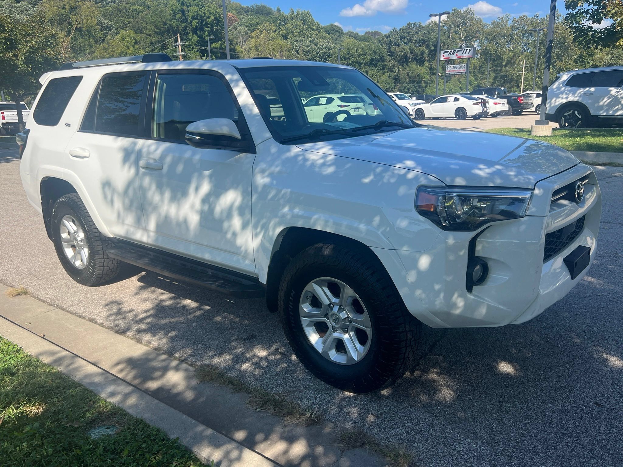 Used 2020 Toyota 4Runner SR5 Premium w/ Moonroof Package AWD/4WD image 3