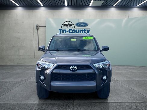 Used 2017 Toyota 4Runner SR5 image 2