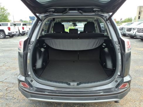 Used 2018 Toyota RAV4 XLE FWD image 5