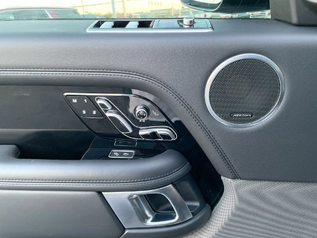Used 2018 Land Rover Range Rover Supercharged AWD/4WD image 11