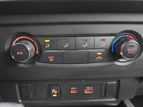 Used 2025 Nissan Frontier SV image 31