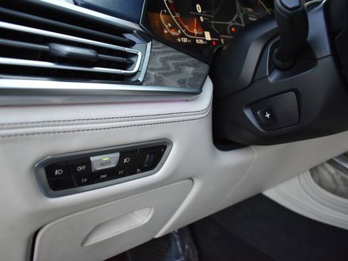 Used 2019 BMW X7 xDrive40i w/ Premium Package AWD/4WD image 46