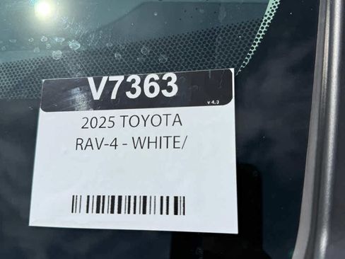 Used 2025 Toyota RAV4 XLE AWD/4WD image 31