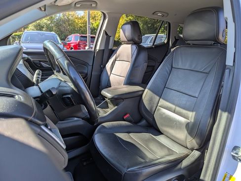 Used 2021 GMC Terrain SLT image 25