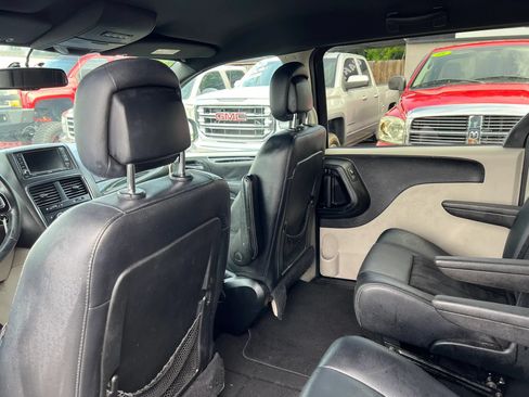 Used 2017 Dodge Grand Caravan SXT FWD image 10