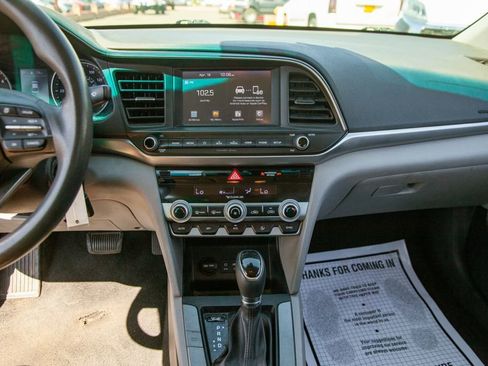 Used 2020 Hyundai Elantra SEL FWD image 15