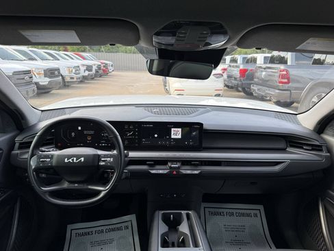 Used 2024 Kia EV9 Light Long Range RWD image 19