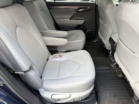 Used 2022 Toyota Highlander Limited AWD/4WD image 15