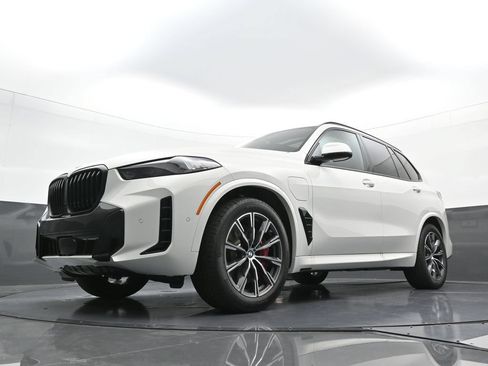 New 2026 BMW X5 xDrive50e w/ M Sport Package AWD/4WD image 24