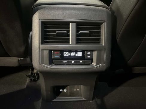 Used 2021 Volkswagen Atlas SE w/ Towing Package image 24