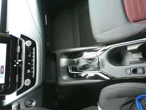 Used 2025 Toyota Corolla SE image 39