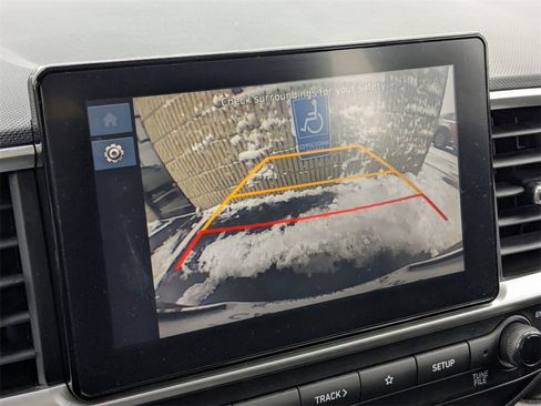 Used 2025 Hyundai Venue SEL image 23