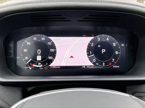 Used 2024 Land Rover Discovery Metropolitan Edition image 25