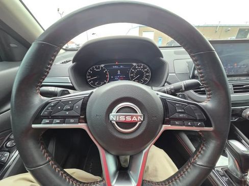 Used 2023 Nissan Altima 2.5 SR FWD image 8
