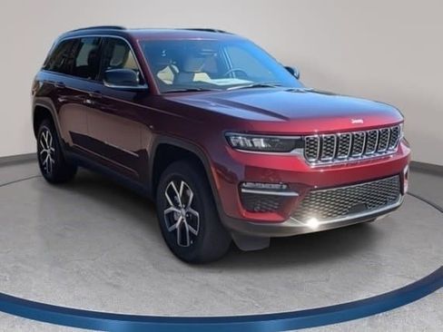 New 2025 Jeep Grand Cherokee Limited w/ Luxury Tech Group II RWD image 3
