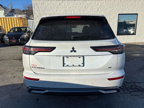New 2026 Mitsubishi Outlander SE image 3