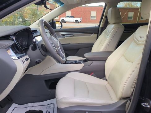 Used 2021 Cadillac XT5 Premium Luxury image 23