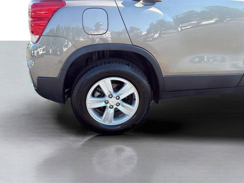 Used 2022 Chevrolet Trax LT w/ Driver Confidence Package image 17