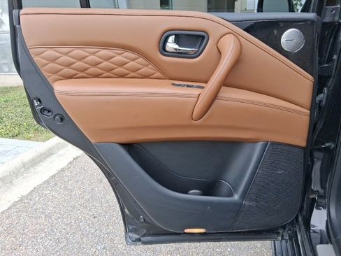 Used 2024 INFINITI QX80 Sensory image 17