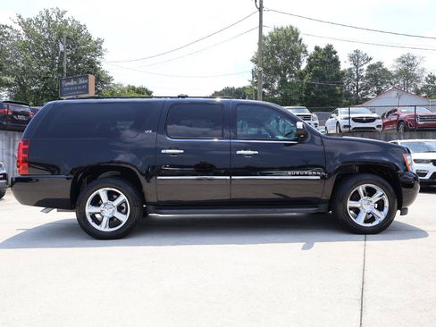 Used 2012 Chevrolet Suburban LTZ RWD image 8