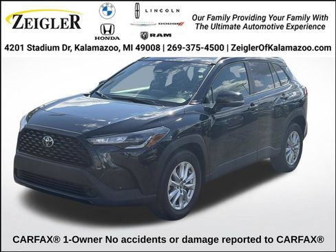 Used 2025 Toyota Corolla Cross LE FWD image 1