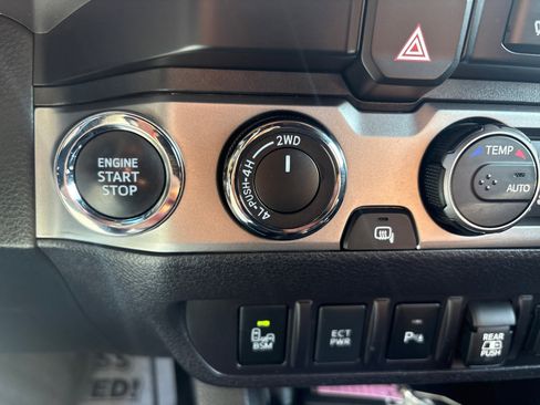 Used 2023 Toyota Tacoma Limited image 27