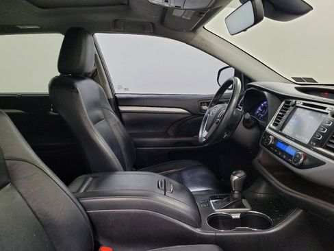 Used 2019 Toyota Highlander XLE AWD/4WD image 21