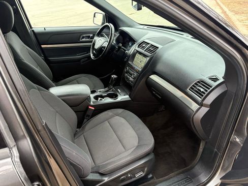 Used 2018 Ford Explorer XLT w/ Equipment Group 201A image 13