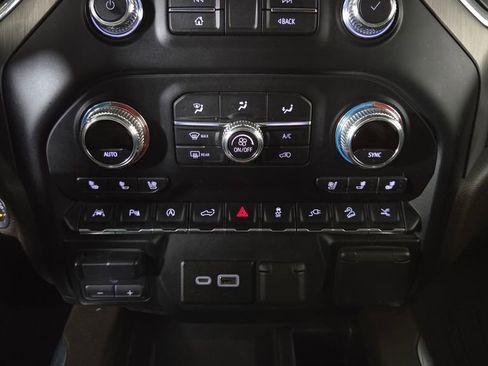 Used 2020 GMC Sierra 1500 Denali w/ Denali Ultimate Package AWD/4WD image 23
