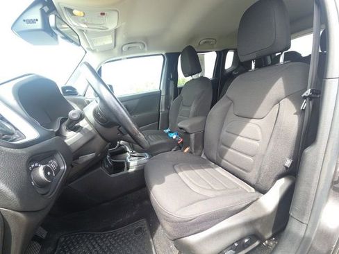 Used 2021 Jeep Renegade Latitude w/ Convenience Group AWD/4WD image 22