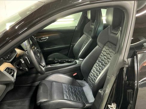 Used 2023 Audi e-tron GT Premium Plus image 27