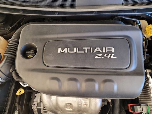 Used 2015 Chrysler 200 Limited w/ Convenience Group image 30