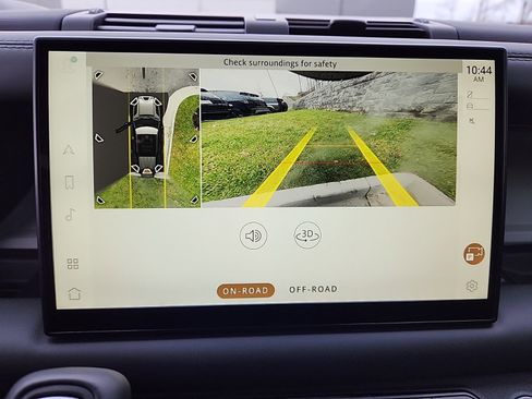 New 2024 Land Rover Defender 110 SE image 20