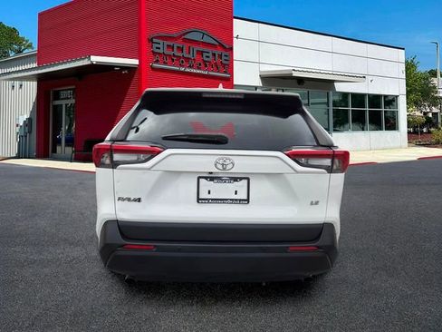 Used 2019 Toyota RAV4 LE image 4