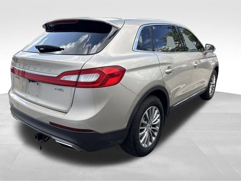 Used 2017 Lincoln MKX Select w/ Select Plus Package AWD/4WD image 3