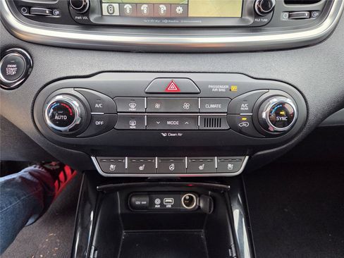 Used 2018 Kia Sorento SX image 18