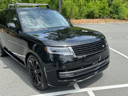Used 2025 Land Rover Range Rover SE AWD/4WD image 17
