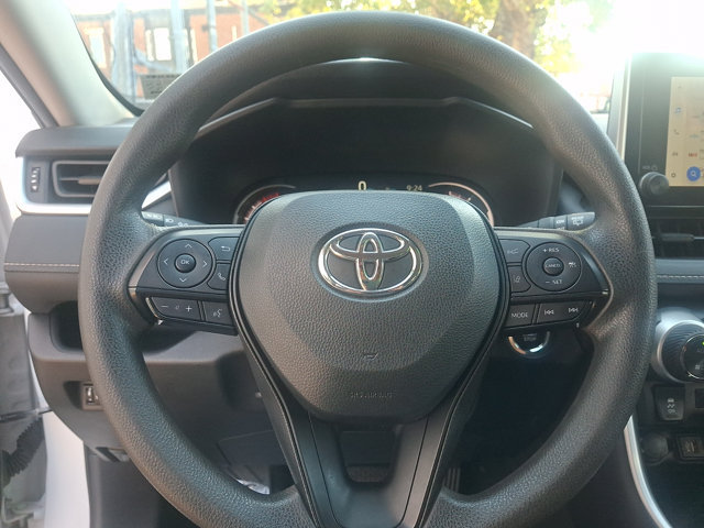 Used 2025 Toyota RAV4 XLE AWD/4WD image 19