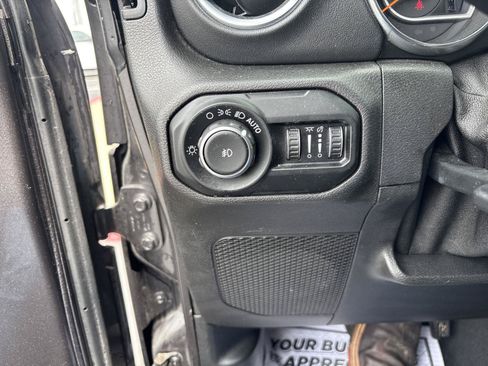 Used 2019 Jeep Wrangler Unlimited Sahara w/ LED Lighting Group AWD/4WD image 24