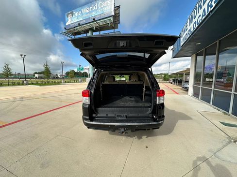 Used 2013 Toyota 4Runner SR5 AWD/4WD image 9