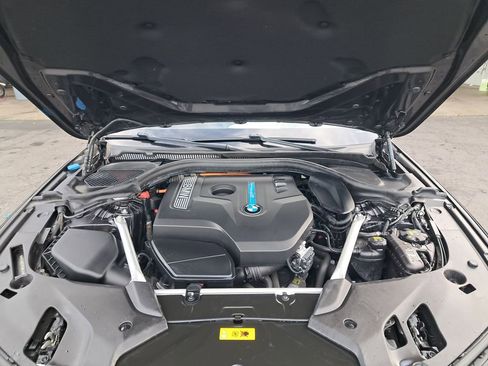 Used 2019 BMW 530e w/ Premium Package image 27