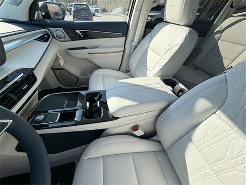 New 2026 Buick Enclave Avenir w/ Super Cruise Package image 17